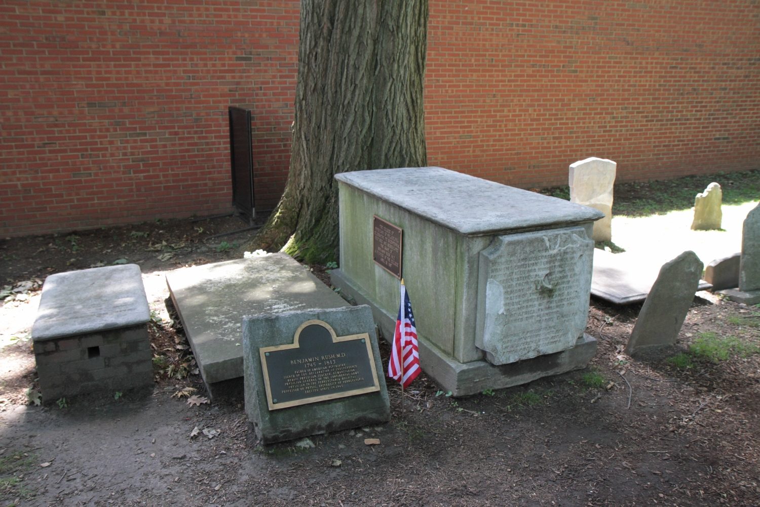 Benjamin Rush's tomb and memorial, Christ Church Cemetery, Philadelphia - 01.jpg